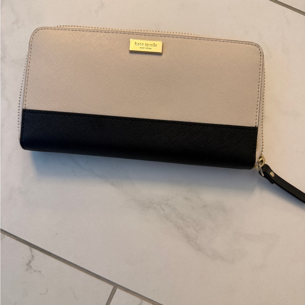 Kate Spade Two-Tone Wallet in Cream and Black (large)